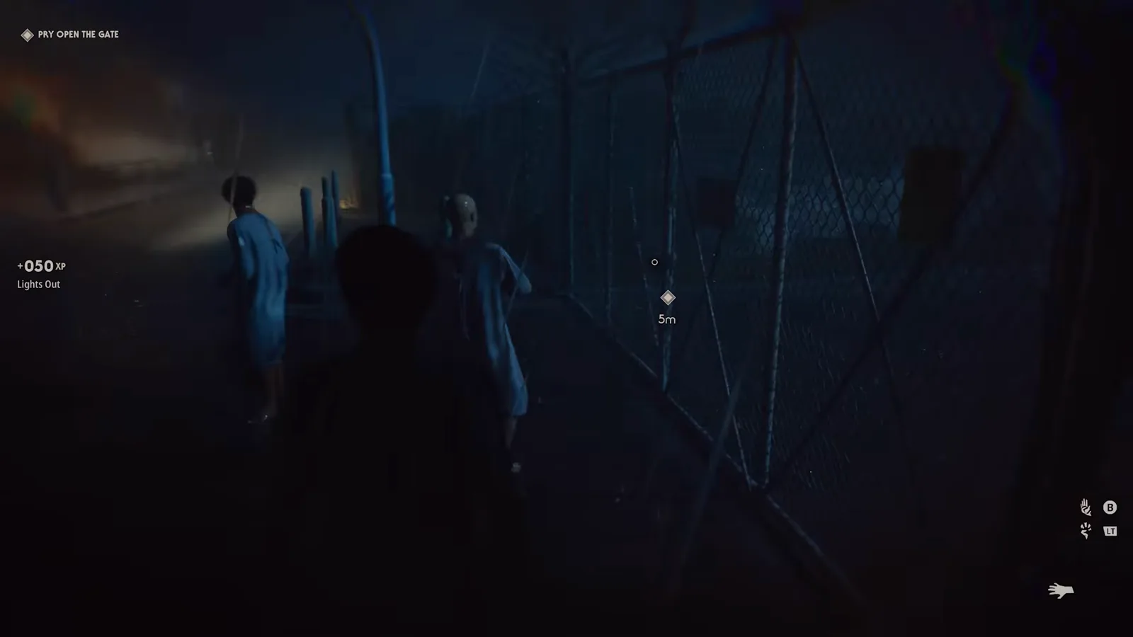 Halloween: The Game objective PRY OPEN THE GATE with a 50 XP Lights Out line on the left as two figures in pale gowns walk past the chain-link fence