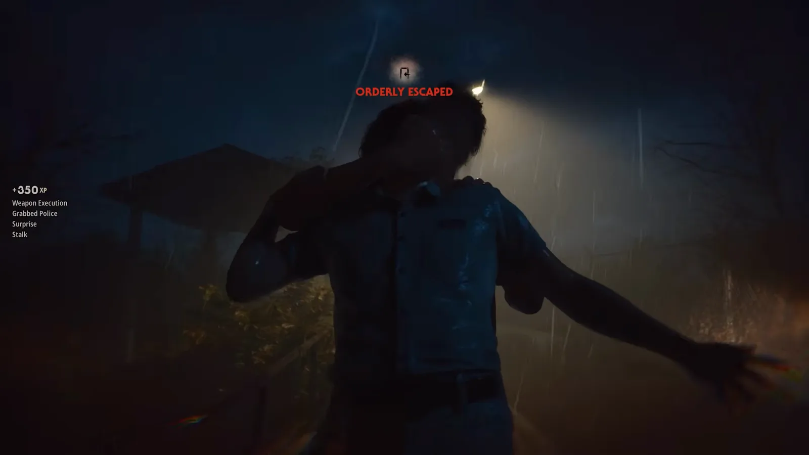 Michael Myers in a patient gown carrying a limp orderly past a red ORDERLY ESCAPED alert with a 350 XP Weapon Execution stack counting up on the left of the HUD